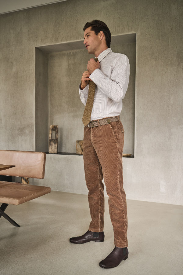 ALBERTO_AW26_MOTIF_03B_1430_LOU_DUSTY_CORDUROY_CMYK_210X297_RGB