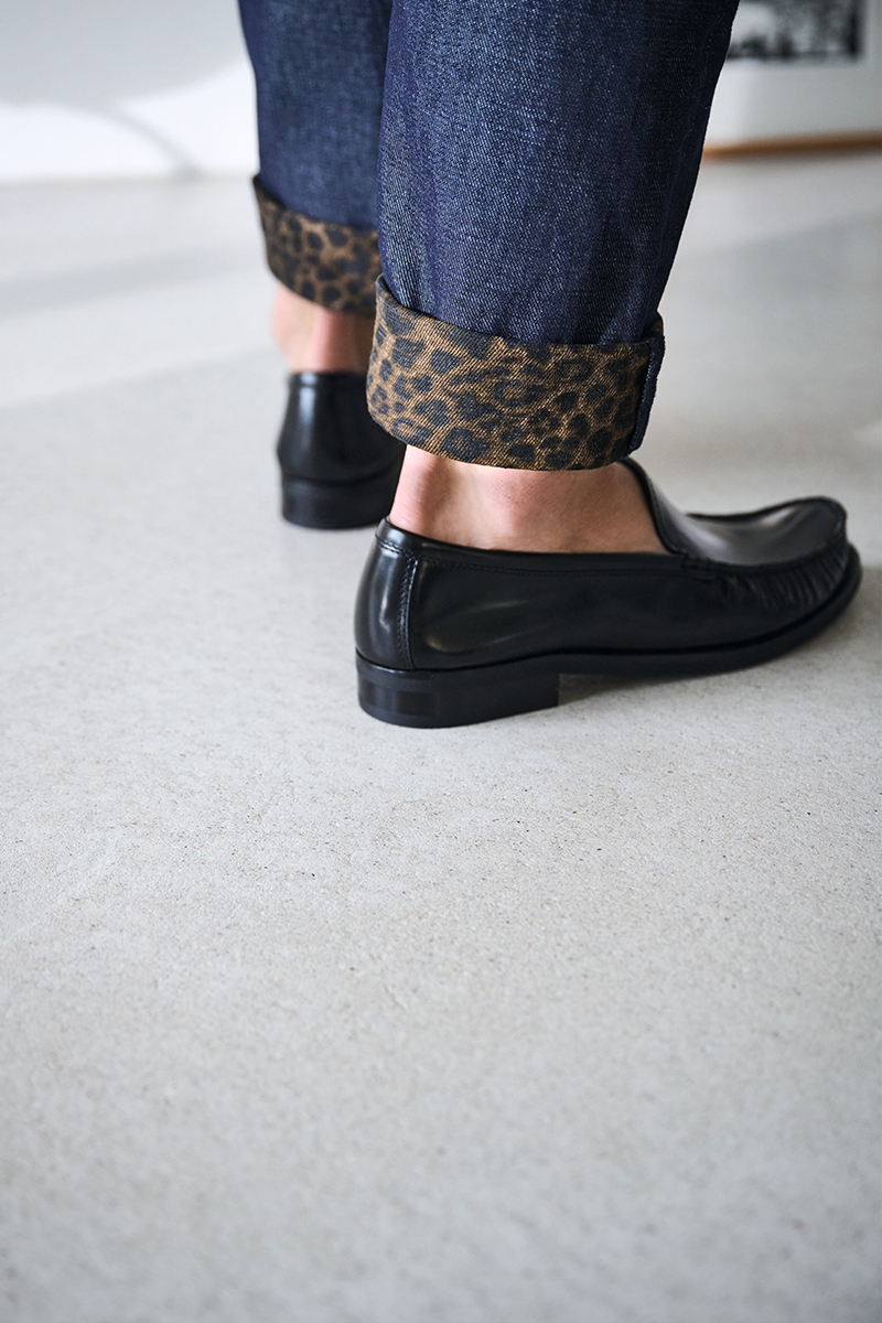 ALBERTO_AW26_MOTIF_17G_1699_BILL_ROAR_DENIM_CMYK_210X297_RGB