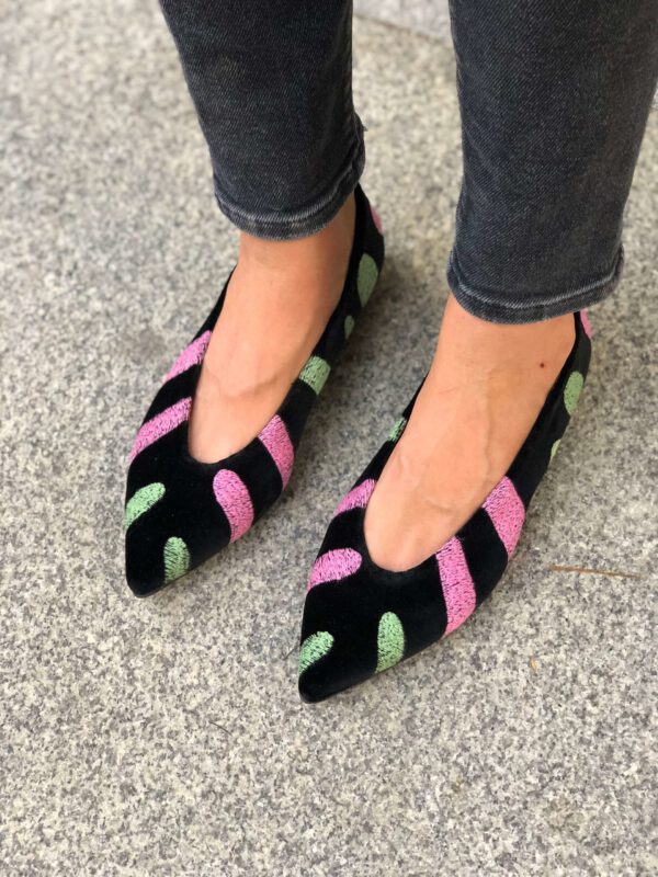 Momoc_vegan-and-sustainable-shoes_Monstera-pink_9-scaled
